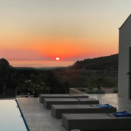 Tramonto Villa *